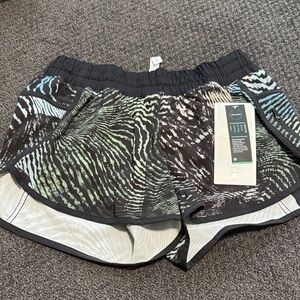 Lululemon Seawheeze Tracker Short III size 10 BNWT fingerprint pattern